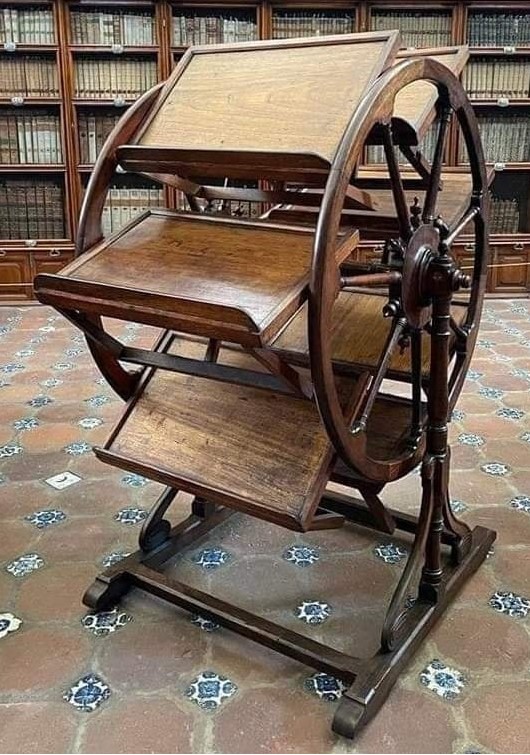 16th-century rotating bookcase for multiple open books