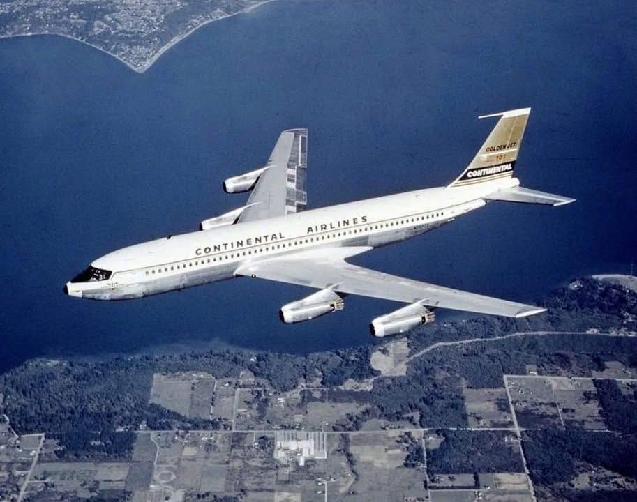 Continental Airlines 707 in Flight