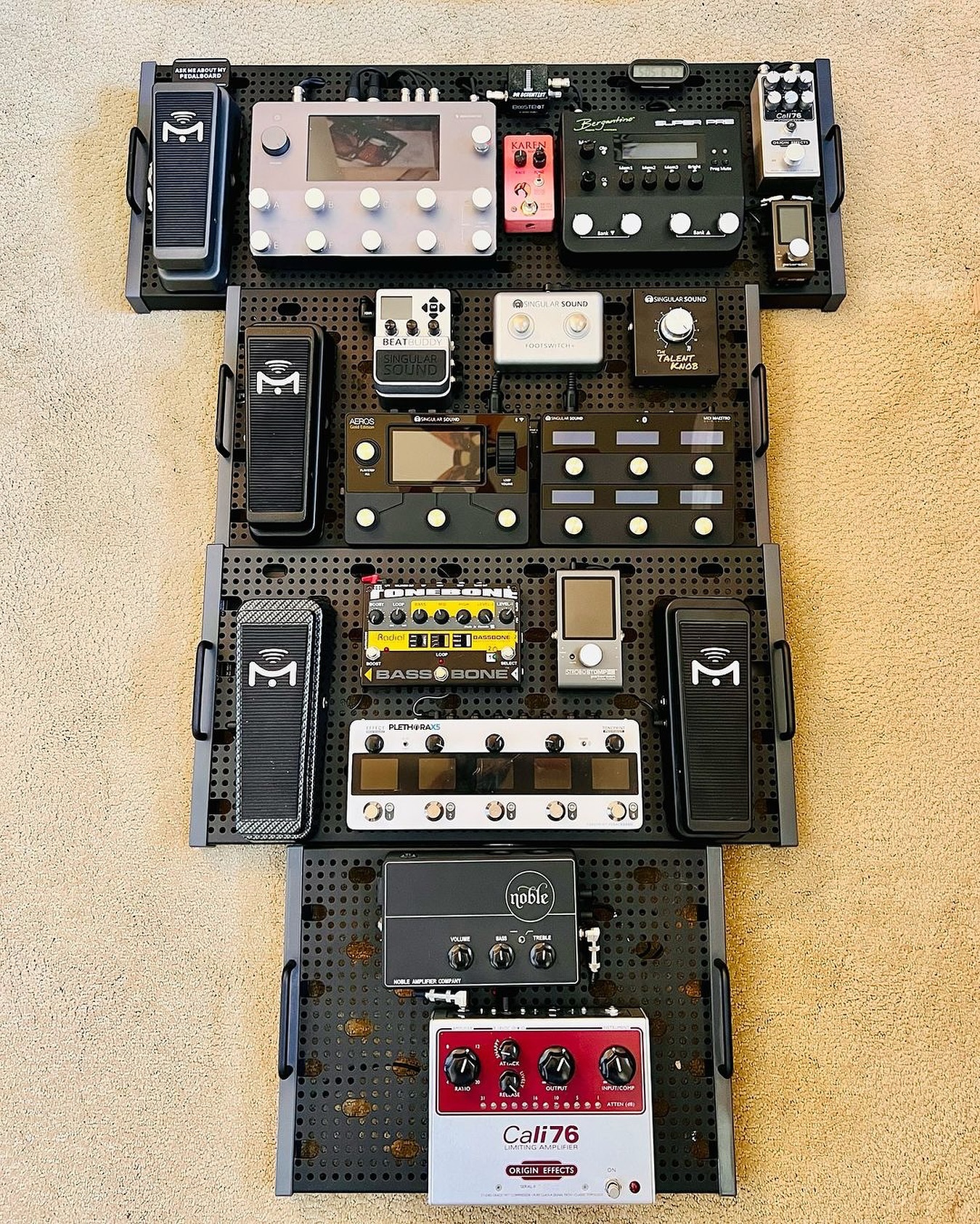 Singular - Loving this massive pedalboard feat the Aeros Loop