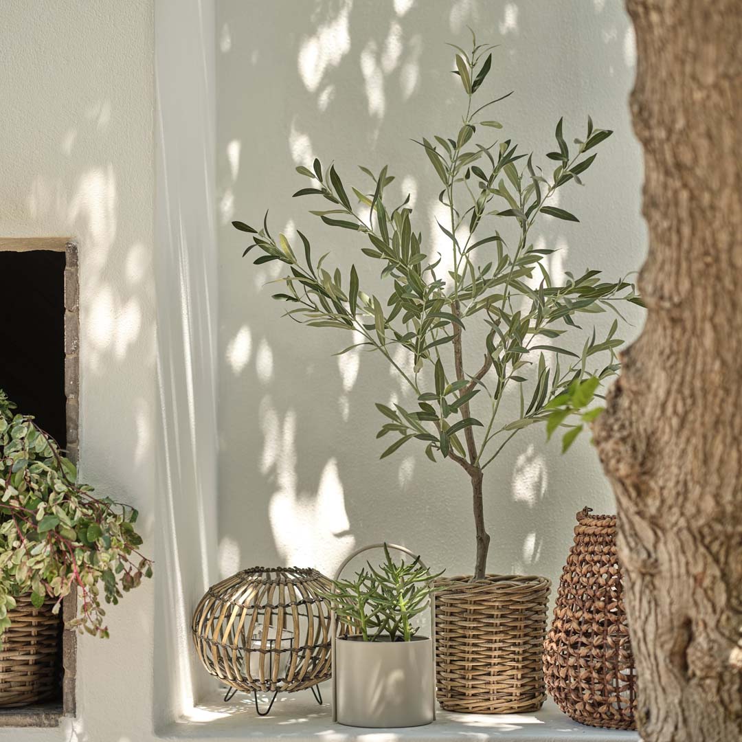 Pflanzgefässe und Windlichter für den Garten sind in dieser Saison ein Muss 🌷 #outdoor #deko #neuheiten #new #newin #interior #home #homedecor #decor # deko #jysk #jyskch