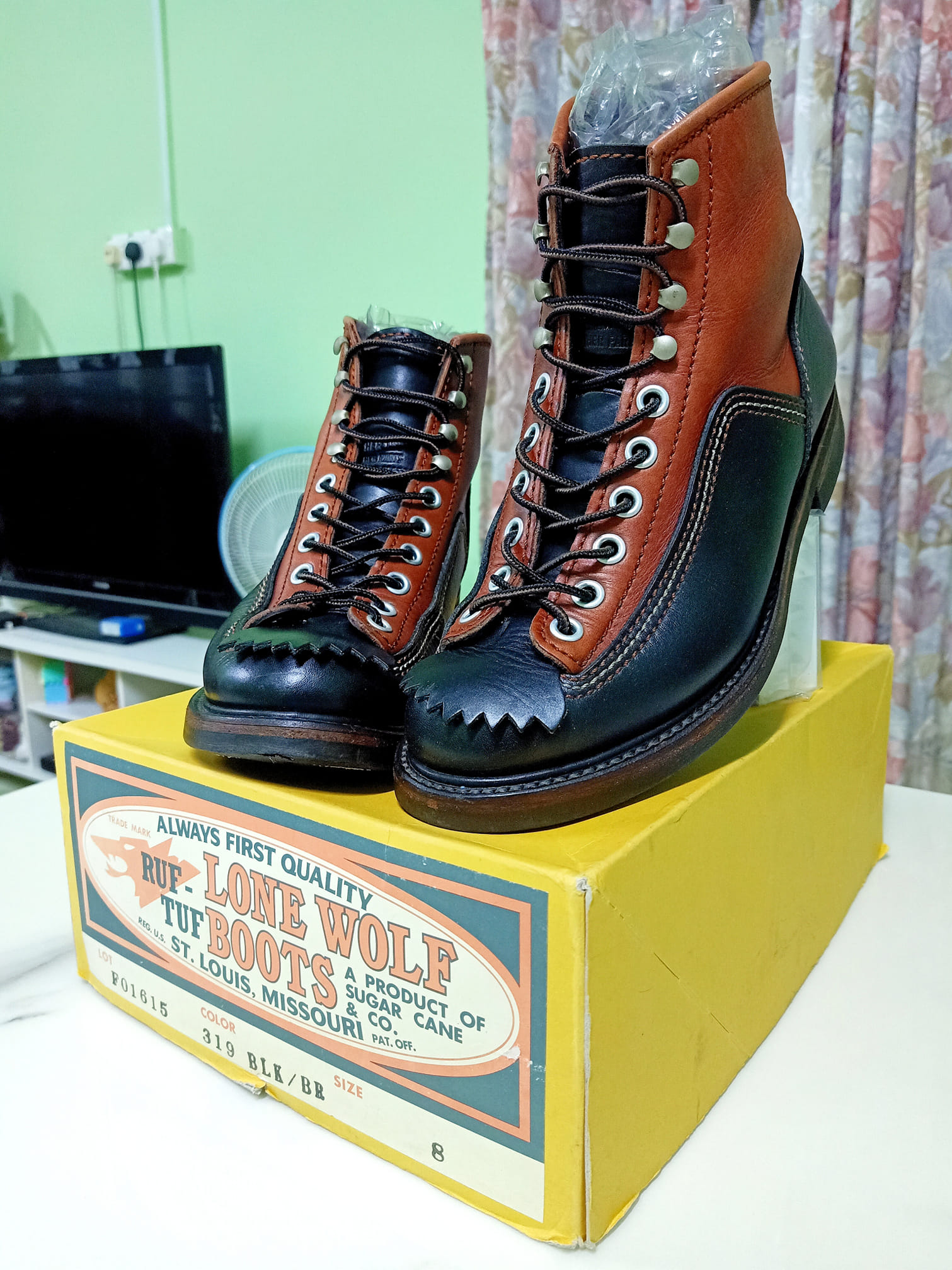 Lone Wolf Boots by Suger Cane Two tone colour Size 7.5us Made in Japan