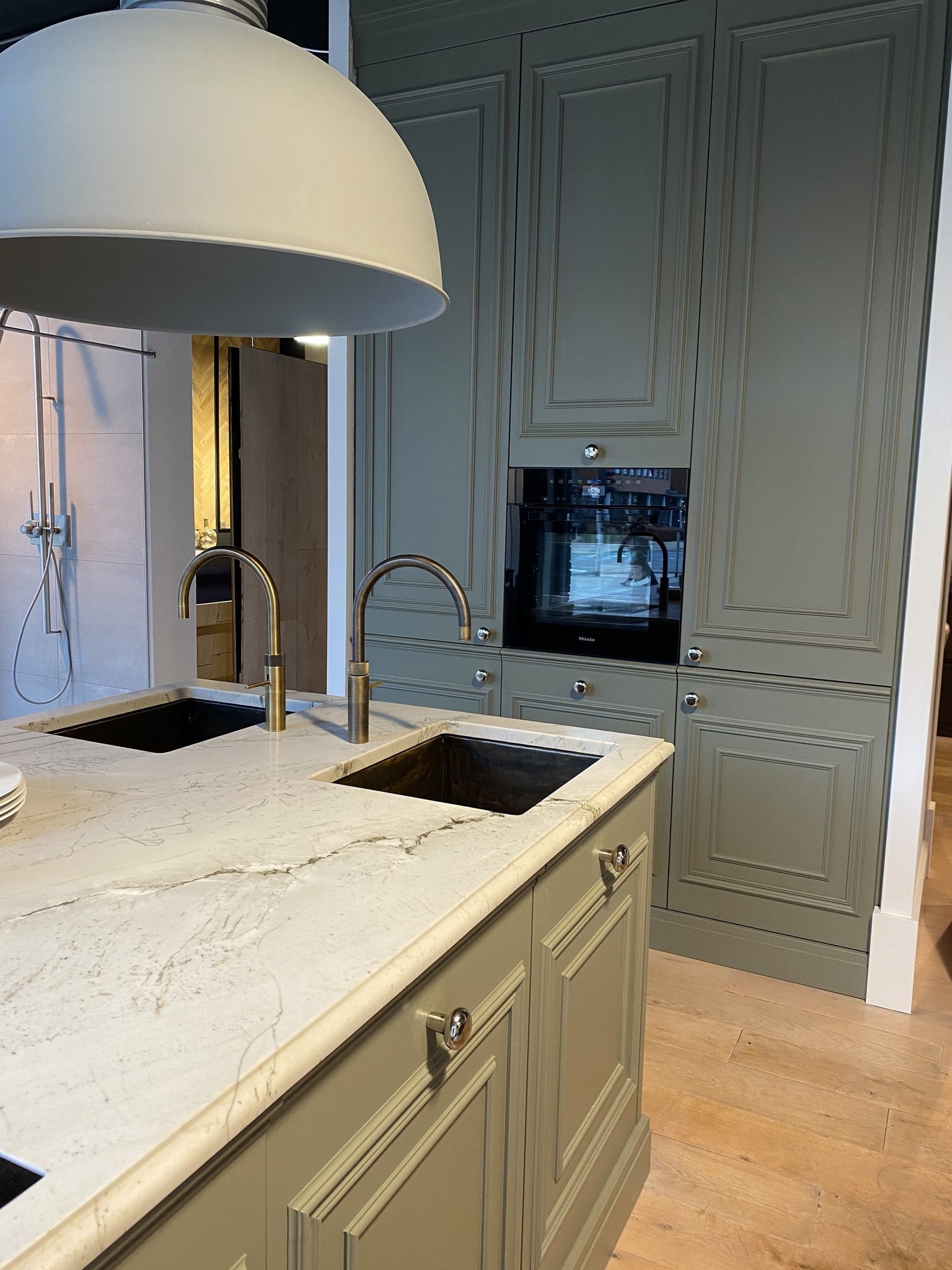 JACOB - Classic kitchen with winckelmans floor #winckelmans #lacanche # ...