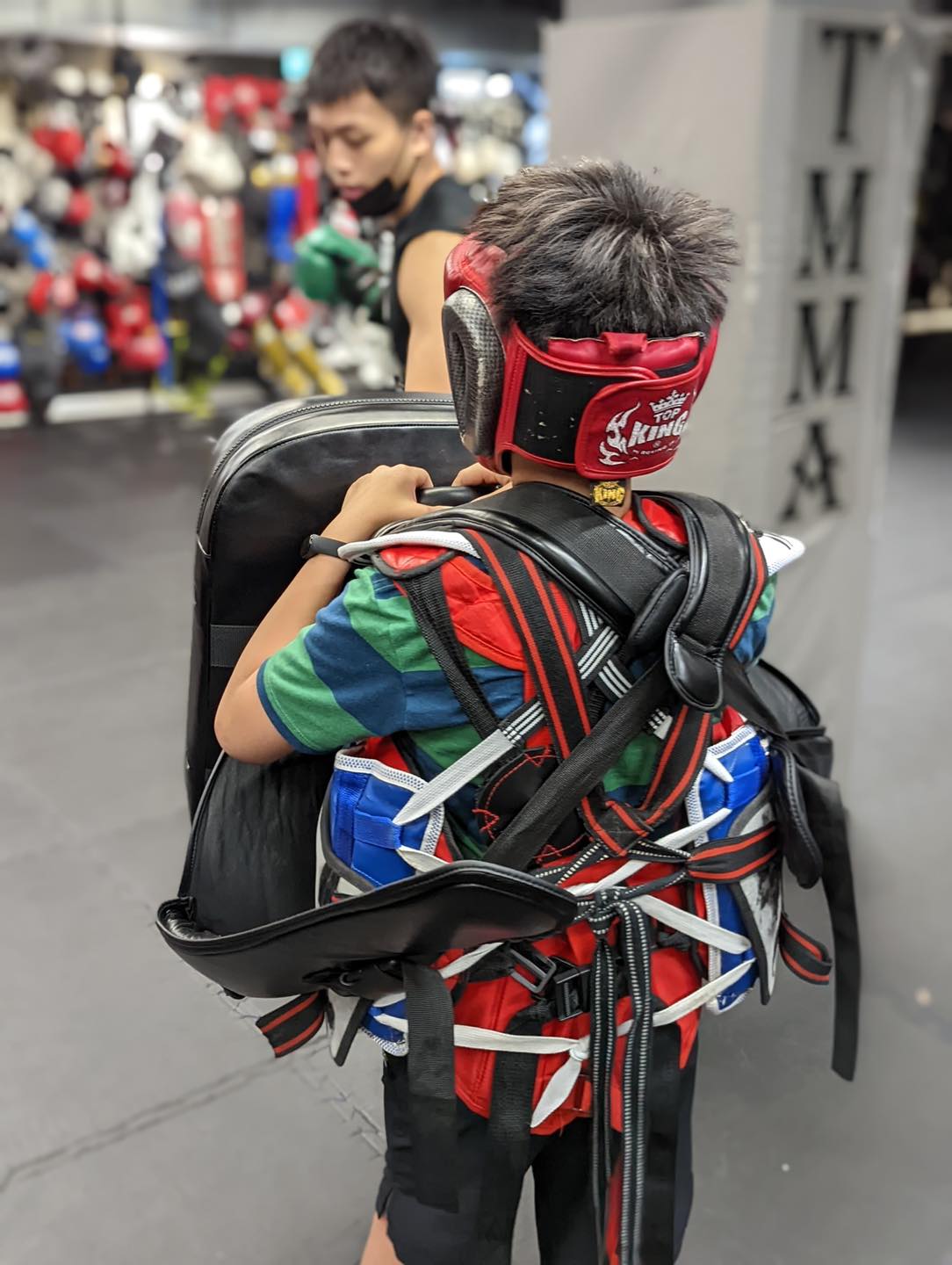 TMMA 台北格鬥運動館 - 【TMMA｜忠孝執靶課程】 👦🏻學員：教教教練，醬真的可以拿靶了嗎？... | Facebook