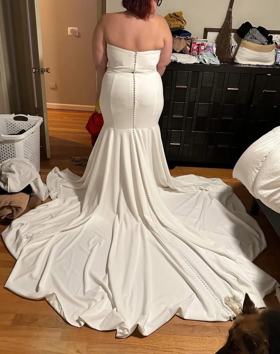 Help… it's too tight 😩 I picked up my dress from the seamstress yesterday and it feels so snug. I can barely sit without having to pull it up over my hips