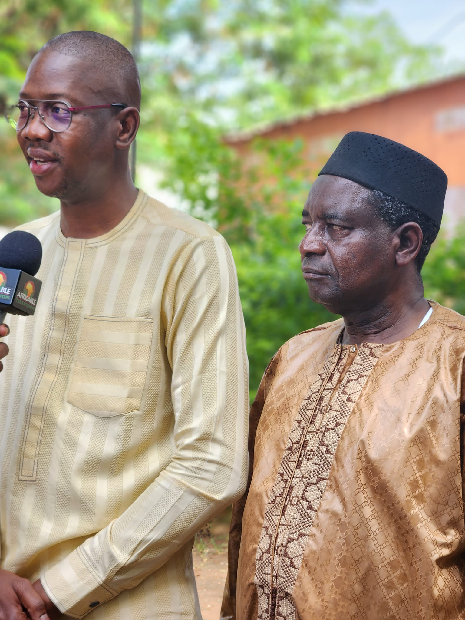 Assane Sidibe - Accompagné du Maire de la commune 4 Adama... | Facebook