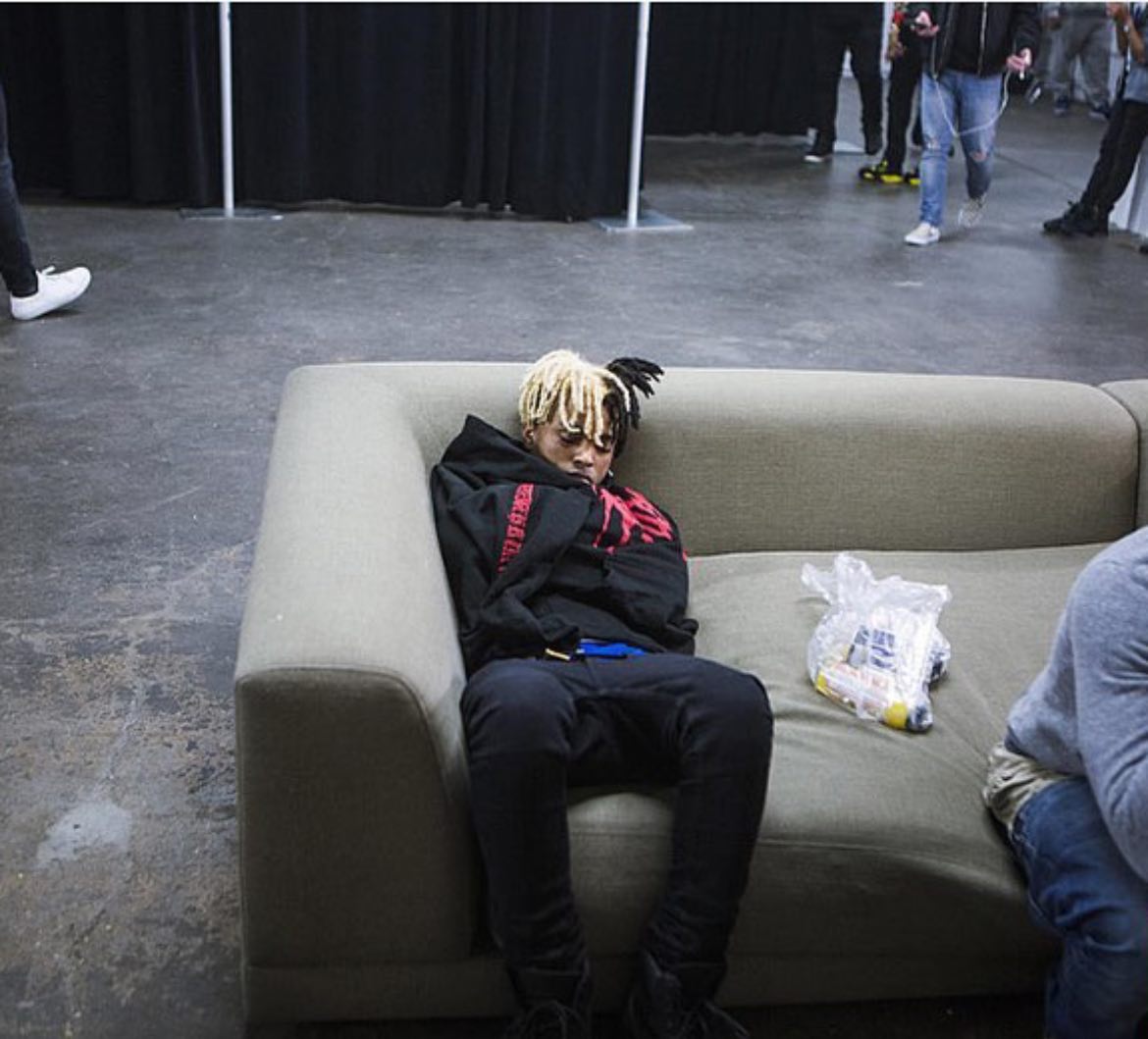𝗟𝗲𝗴𝗲𝗻𝗱𝘀 - Jahseh Onfroy, known as the rapper XXXTENTACION, is sitting ...