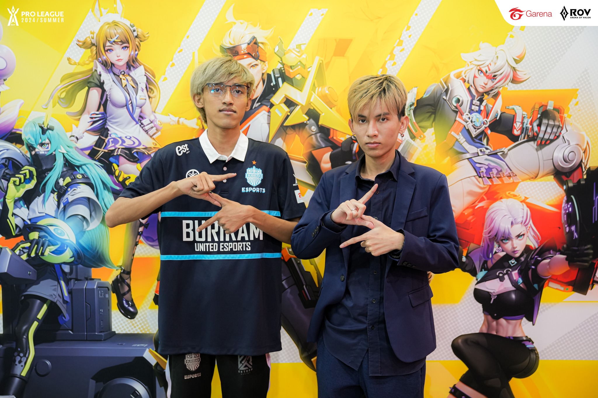 Garena - ครั้งแรกที่สองพี่น้อง F1 และ F2 เอ้ย! Ligky ได้มาอยู่ทีม ...