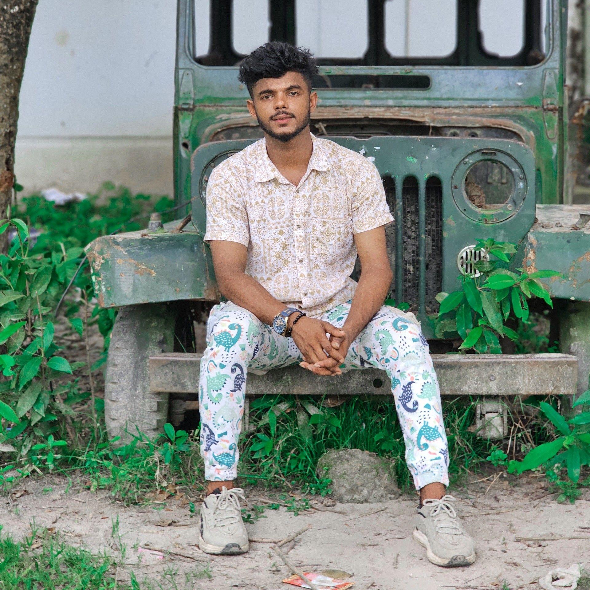 আপনার ভোট আপনি দিবেন,যাকে ইচ্ছা তাকে দিবেন একান্তই আপনার ব্যক্তিগত ...