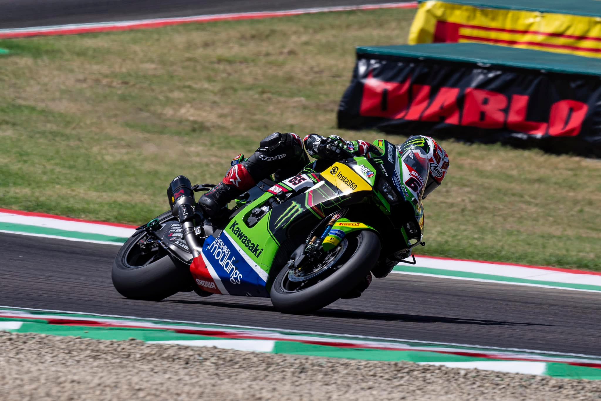 Welcome back to Imola! 🔙 We go down memory lane as Jonathan Rea