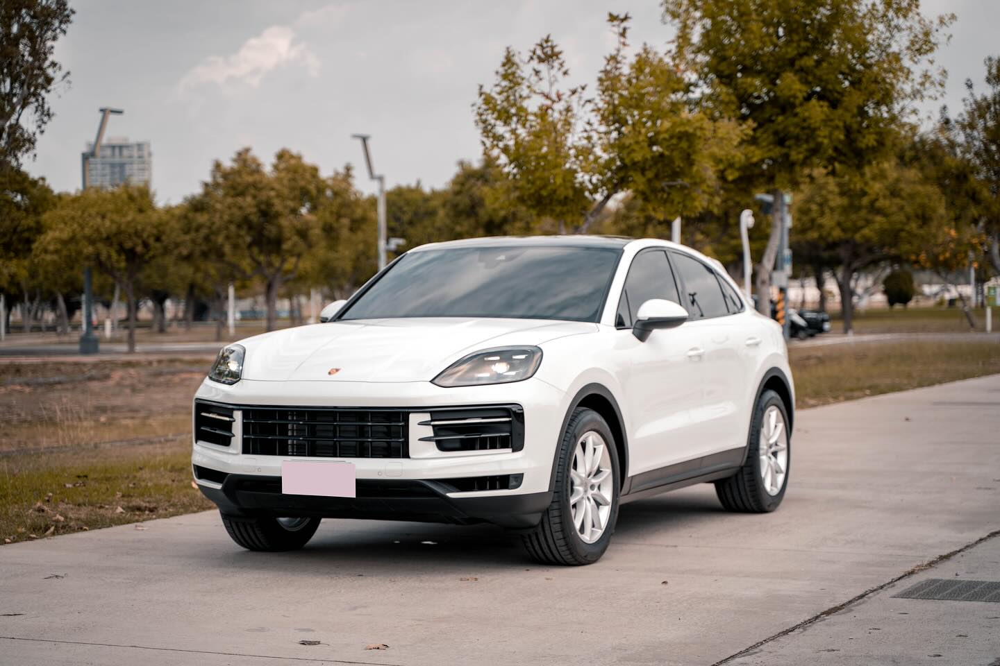阿生嚴選中古車 - 全新車 只跑30km 現車馬上擁有 2024年 保時捷 cayenne coupe... | Facebook
