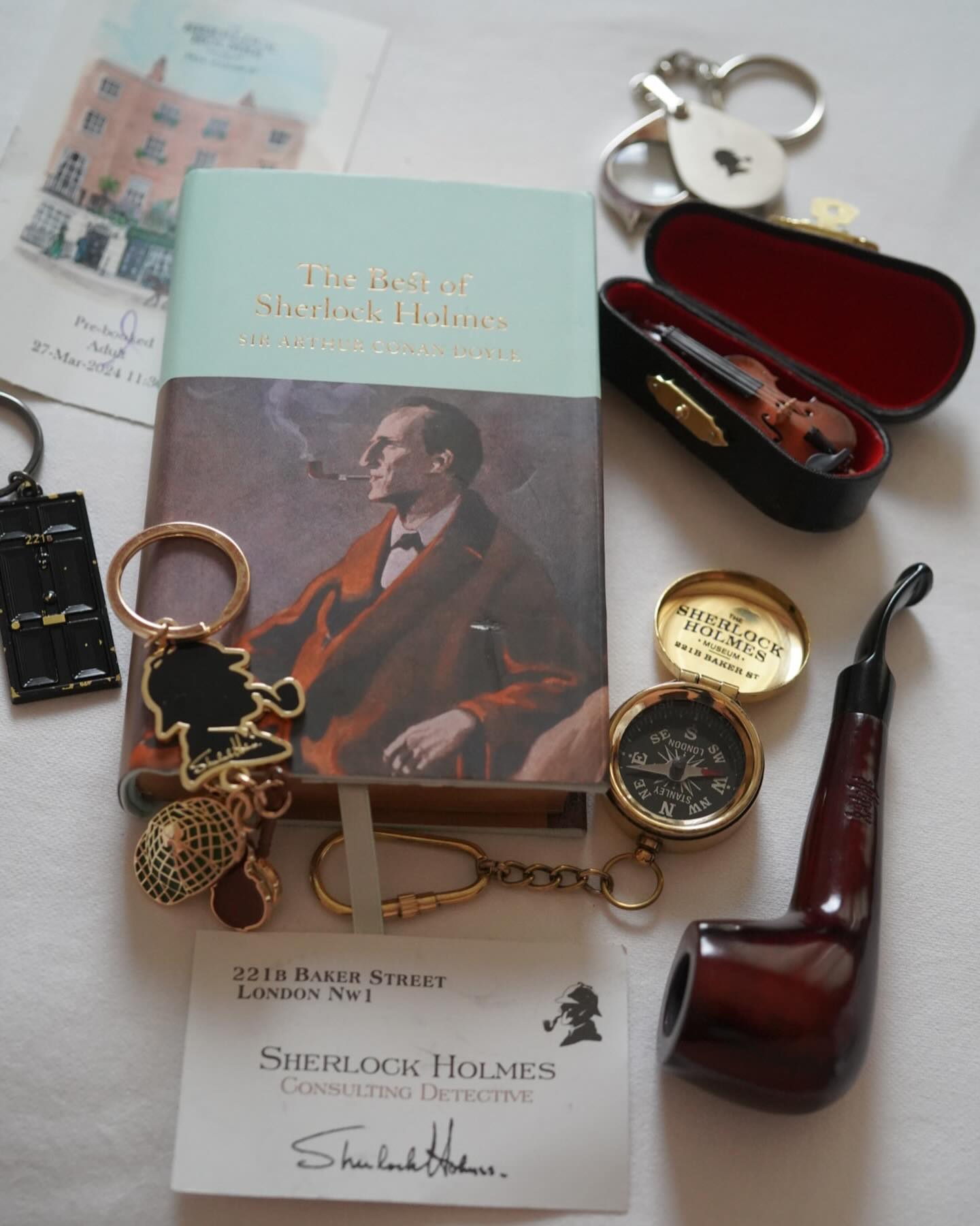 Keychain inspired in Sherlock Holmes - 221B Baker Street