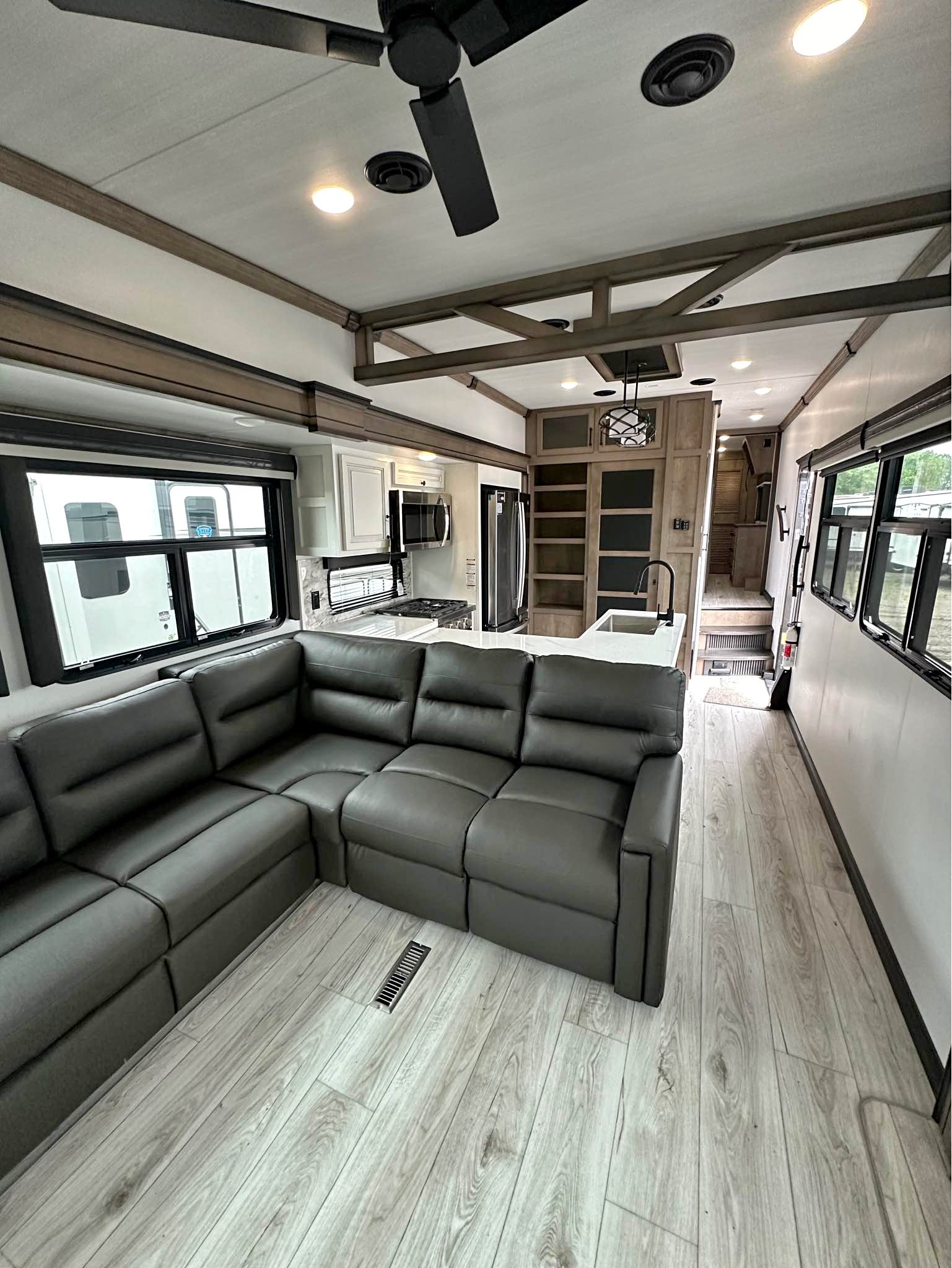 2024 Keystone Montana 3531re