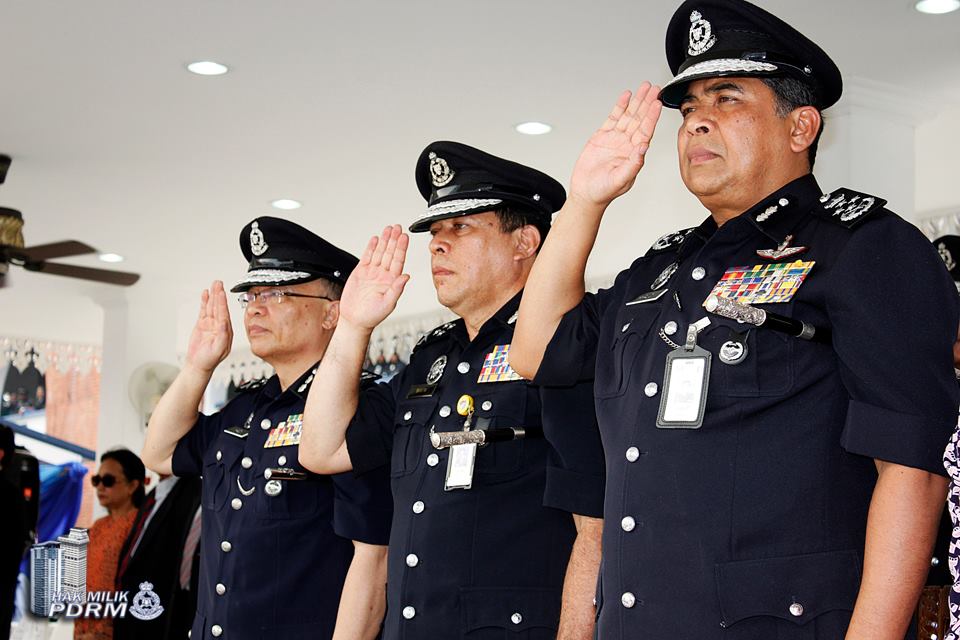 Polis Diraja Malaysia Royal Malaysia Police Memberi Tabik Hormat Ketika Lintas Hormat Pancaragam Pdrm Facebook
