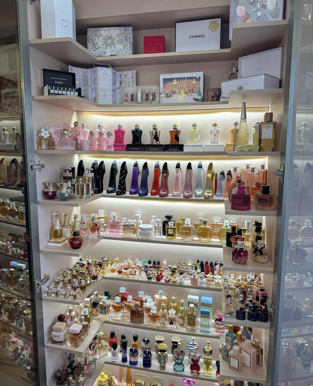 I would love to have a Perfume Closet or Beautiful Stand like this 