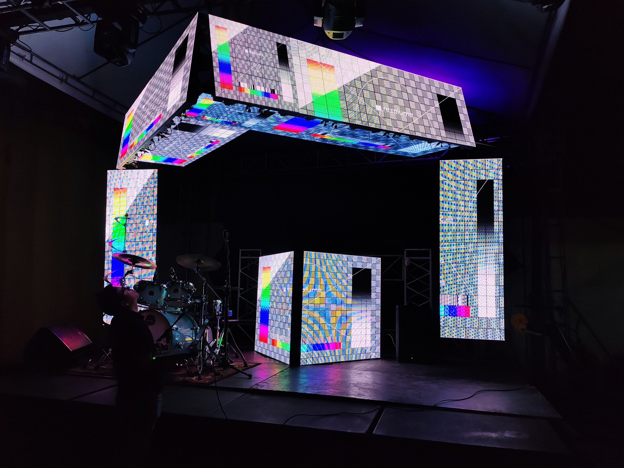 BYLED Multimedia... - BYLED Multimedia Pantallas LED