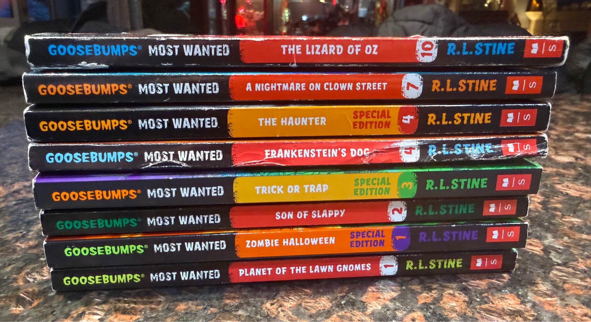 Huge lot of 30 R.L. Stone Goosebumps paperback books (1 hardback) in ...