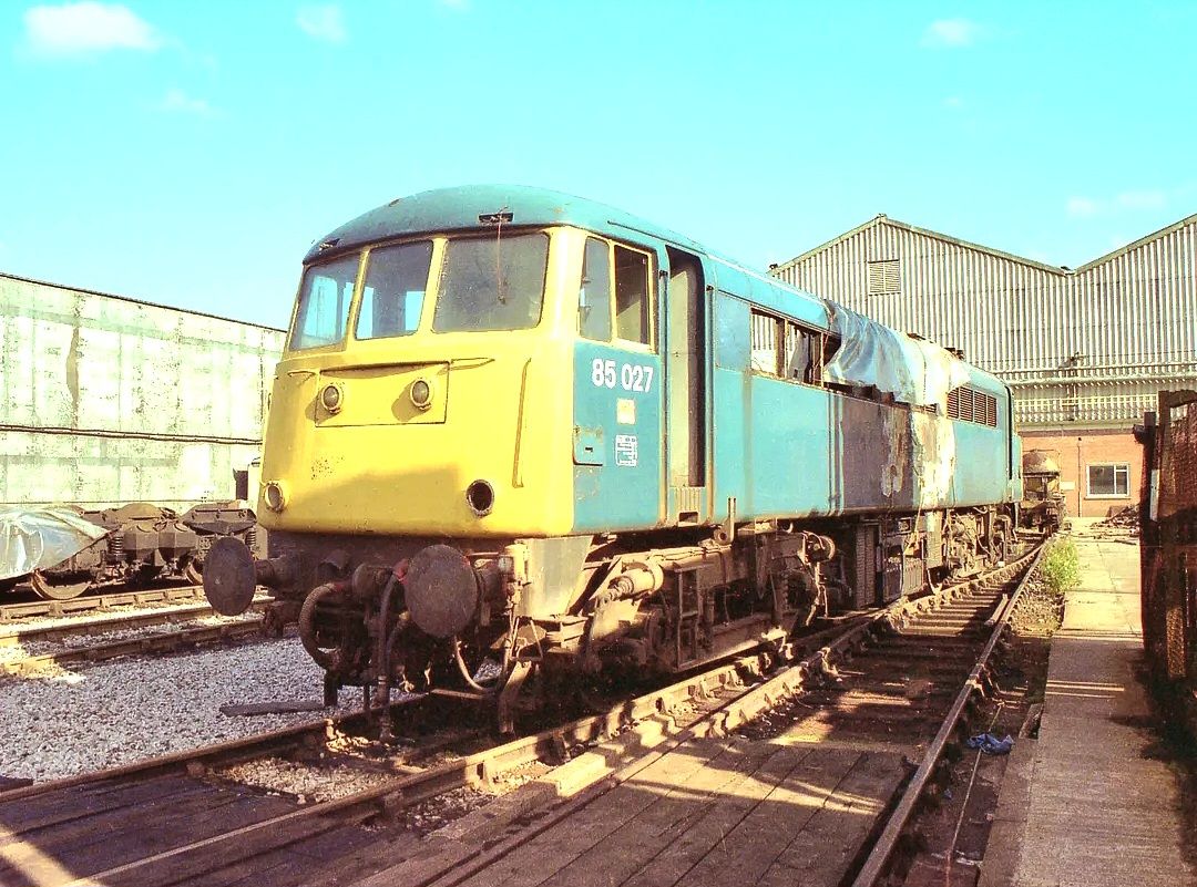 Rail Thing - 80s UK Railscene | 85027 was the first class 85 to be ...