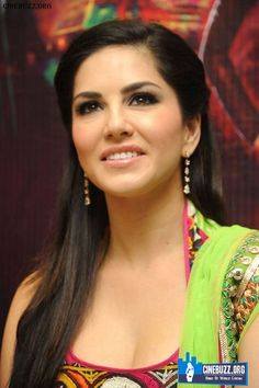 Celebrity Face - Sunny Leone. She Looks So Damn Pretty in ...