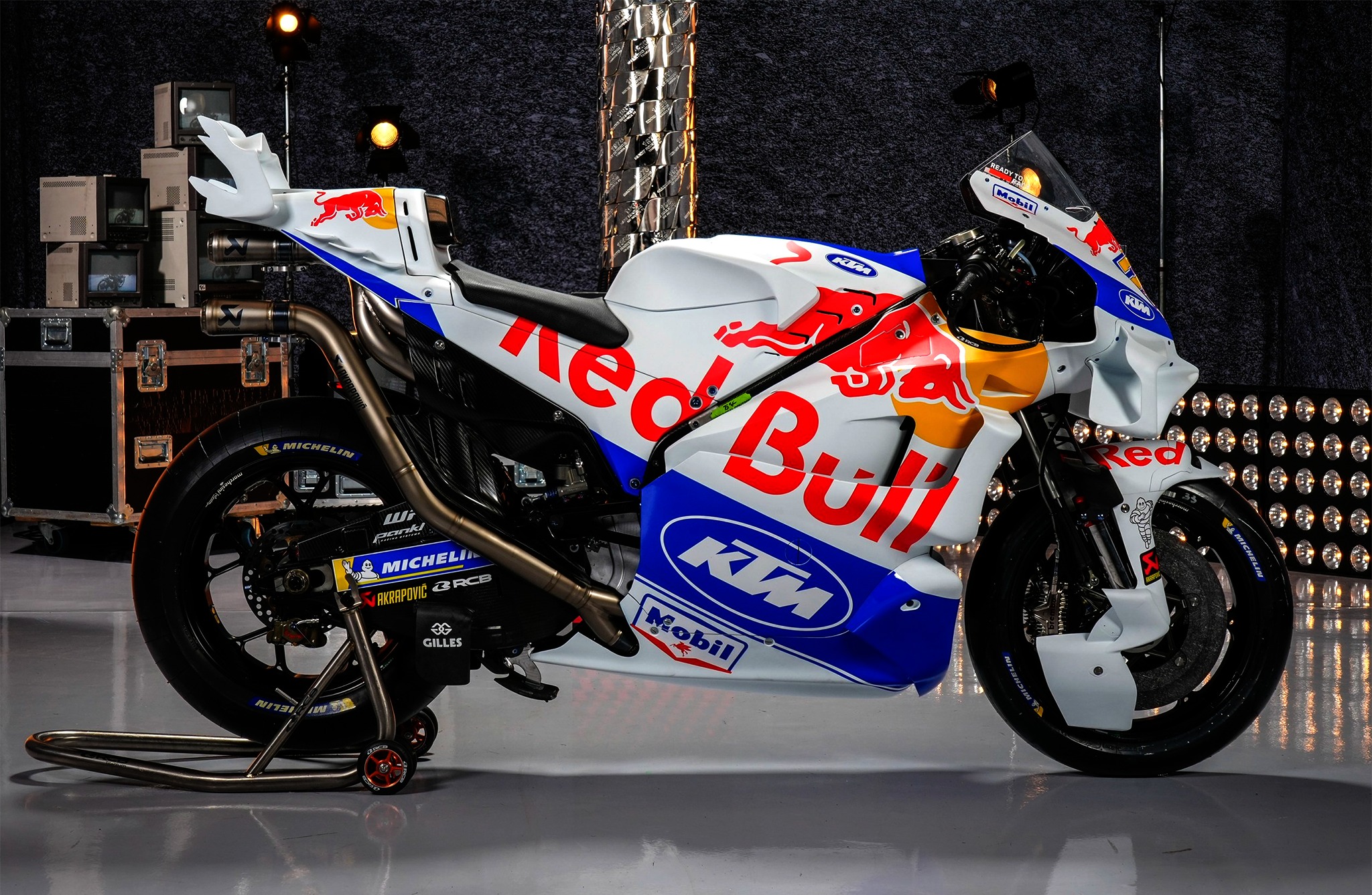 Moto Maniac - #SPQR Red Bull bagi KTM bak Repsol bagi... | Facebook
