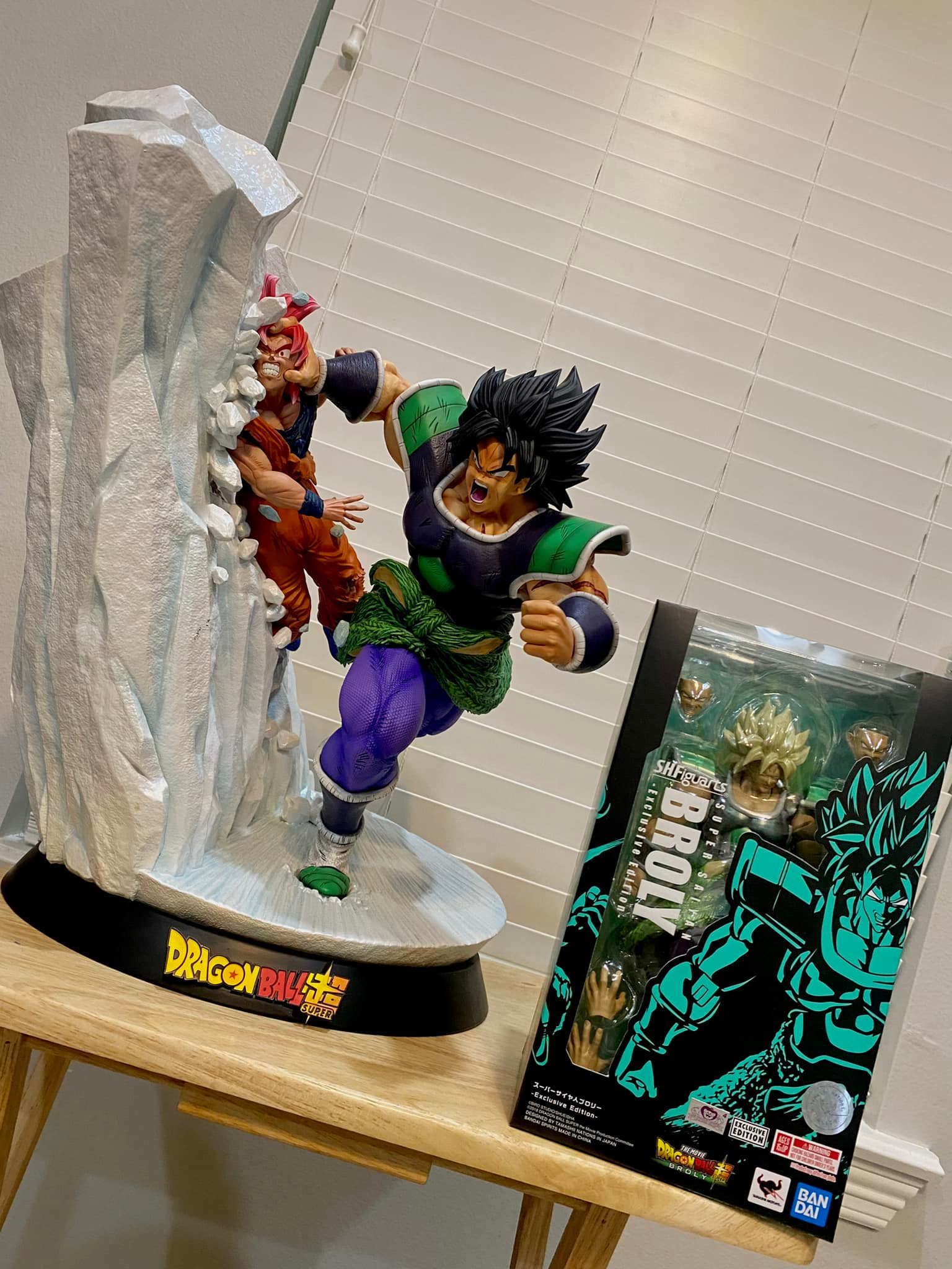 Size comparison between the ZT Studio Broly and the kong studios Broly