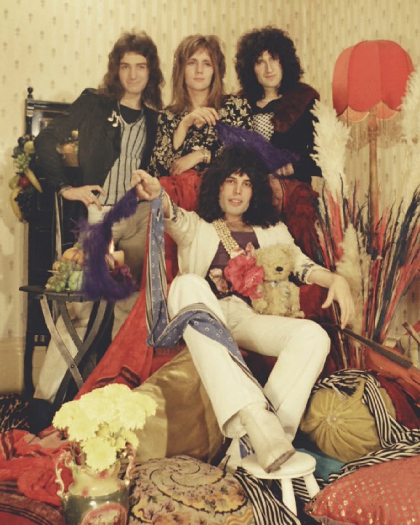 👑 Vintage Queen Posters – First Drop Available Now! The first