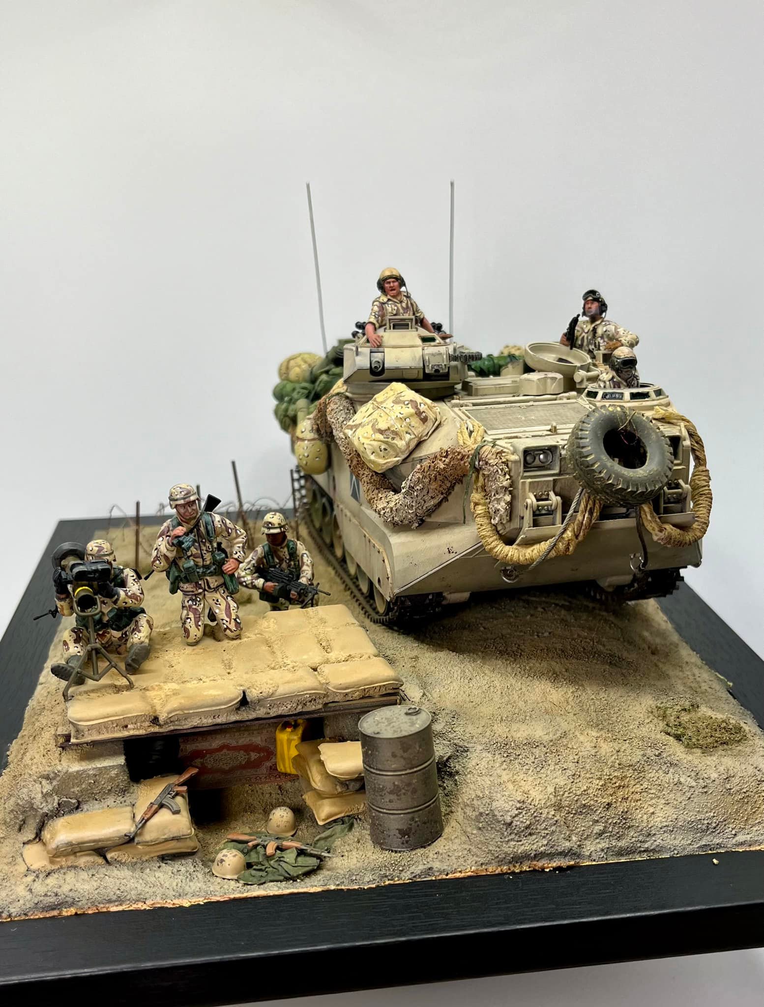 Tamiyas old AAV7A1 with some Marines from Dragon. Kuwait 1991