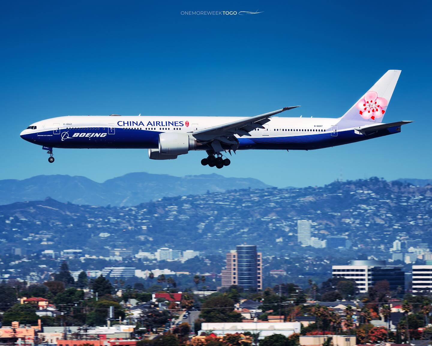 China Airlines 🇹🇼🌸 Boeing 777-300ER ✈️ B-18007 with the