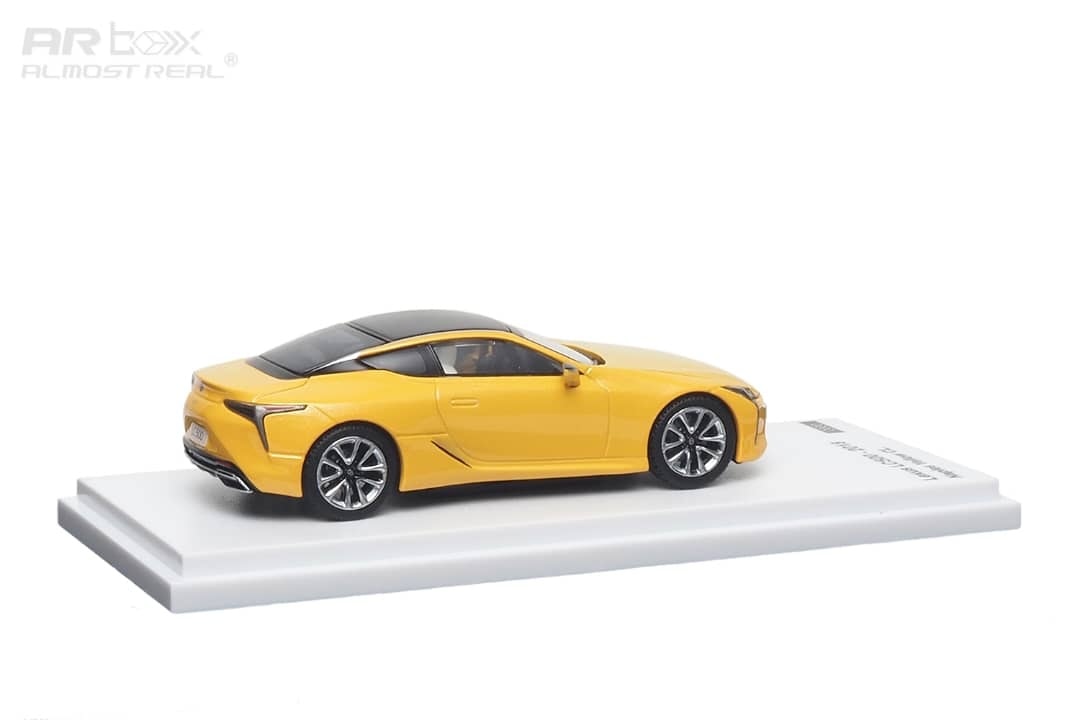 京商 1/64 Lexus LC500h イエロー CollectorsCheck out the new AR Box 1:64 Diecast Model