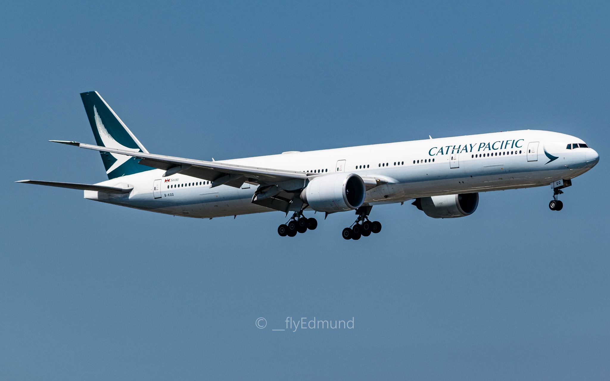 Cathay Pacific Boeing 777-367(ER) in flight