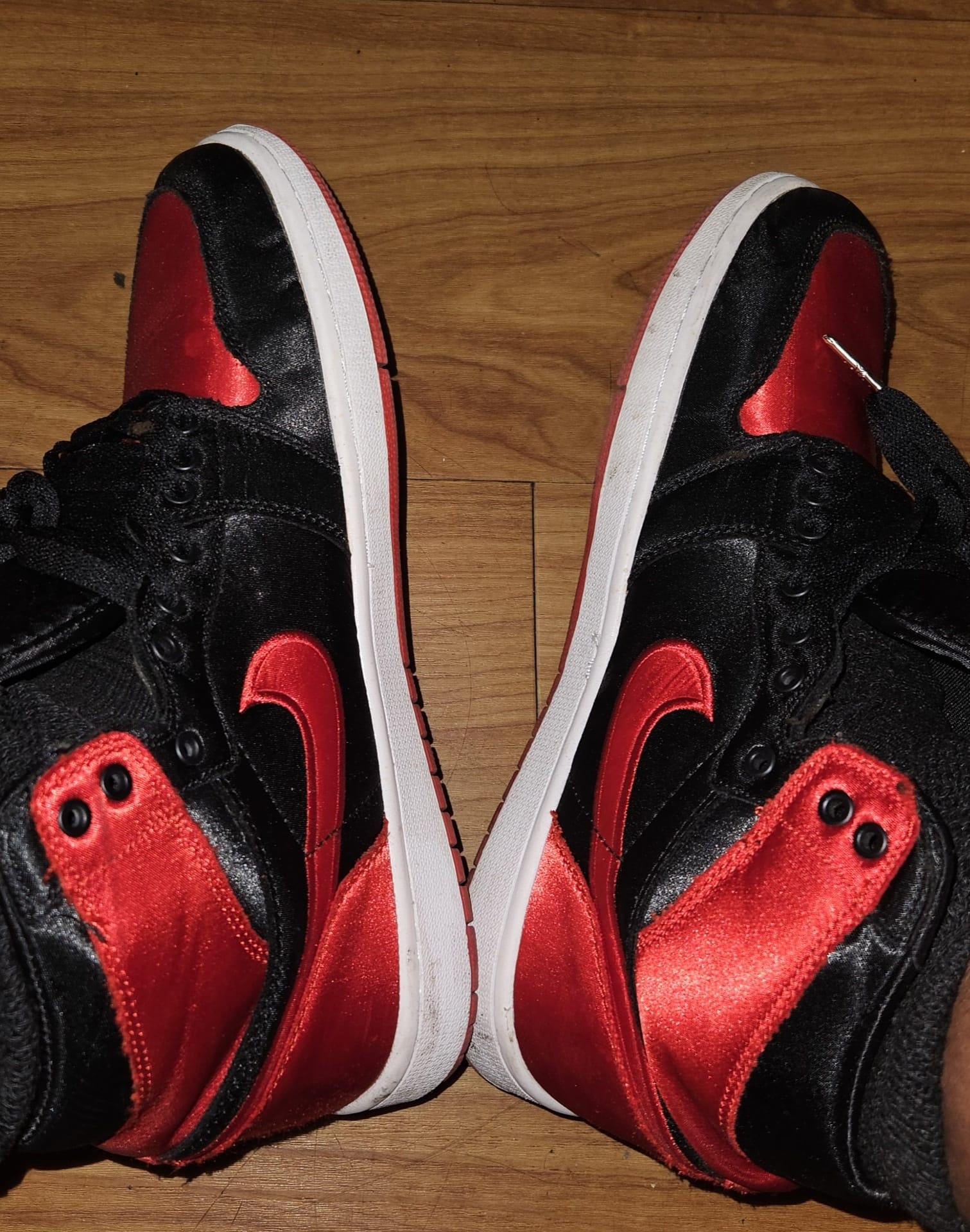 Nike Air Jordan 1 Mid “Bred” ② 6 ,7 ,8 sizes gettem quick and please don't ask if they are real