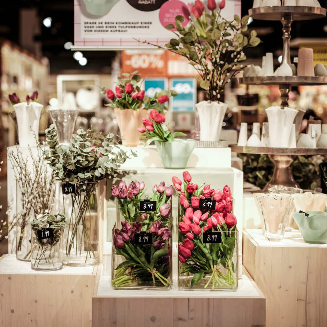 Erwecke dein Zuhause zum Leben mit den frühlingshaften Schätzen von DEPOT!🌸🐰 Von farbenfrohen Kunstblumen bis hin zu süßen Osterbrunch-Essentials