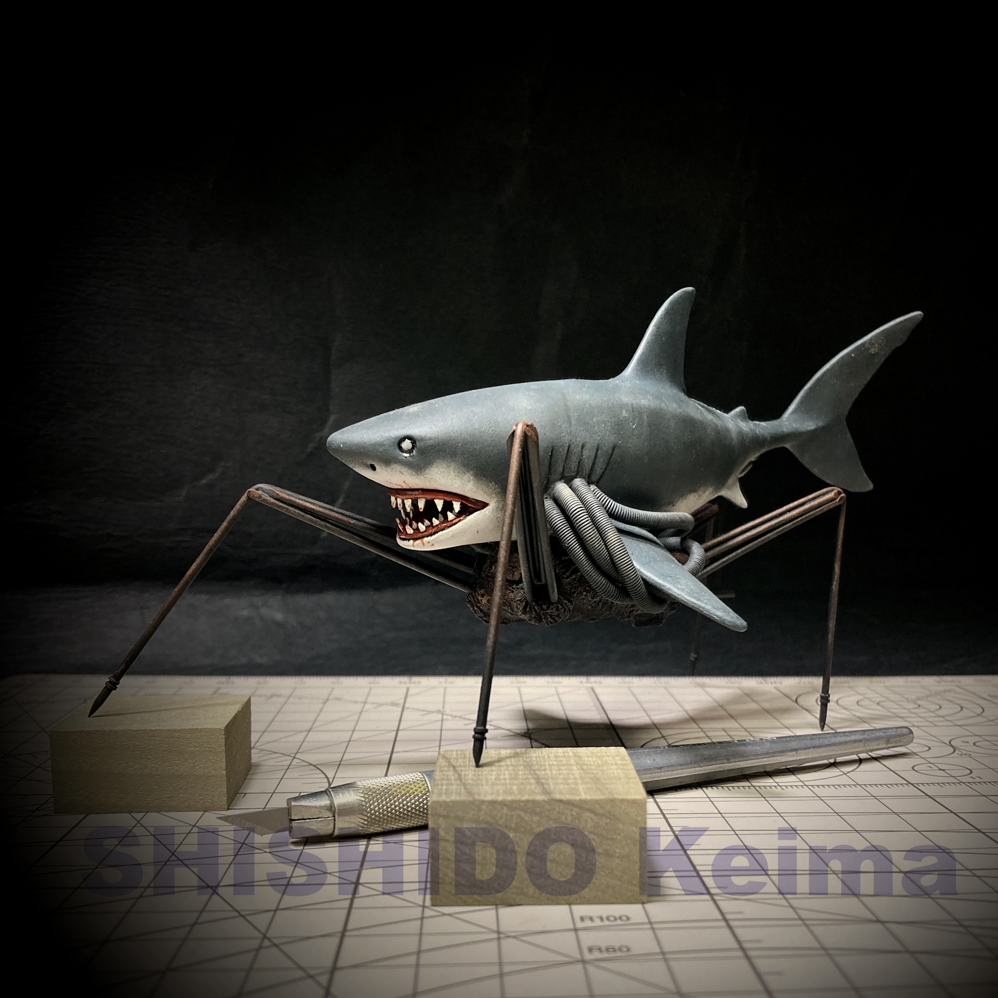 巨大ザメのジオラマアート Walking shark