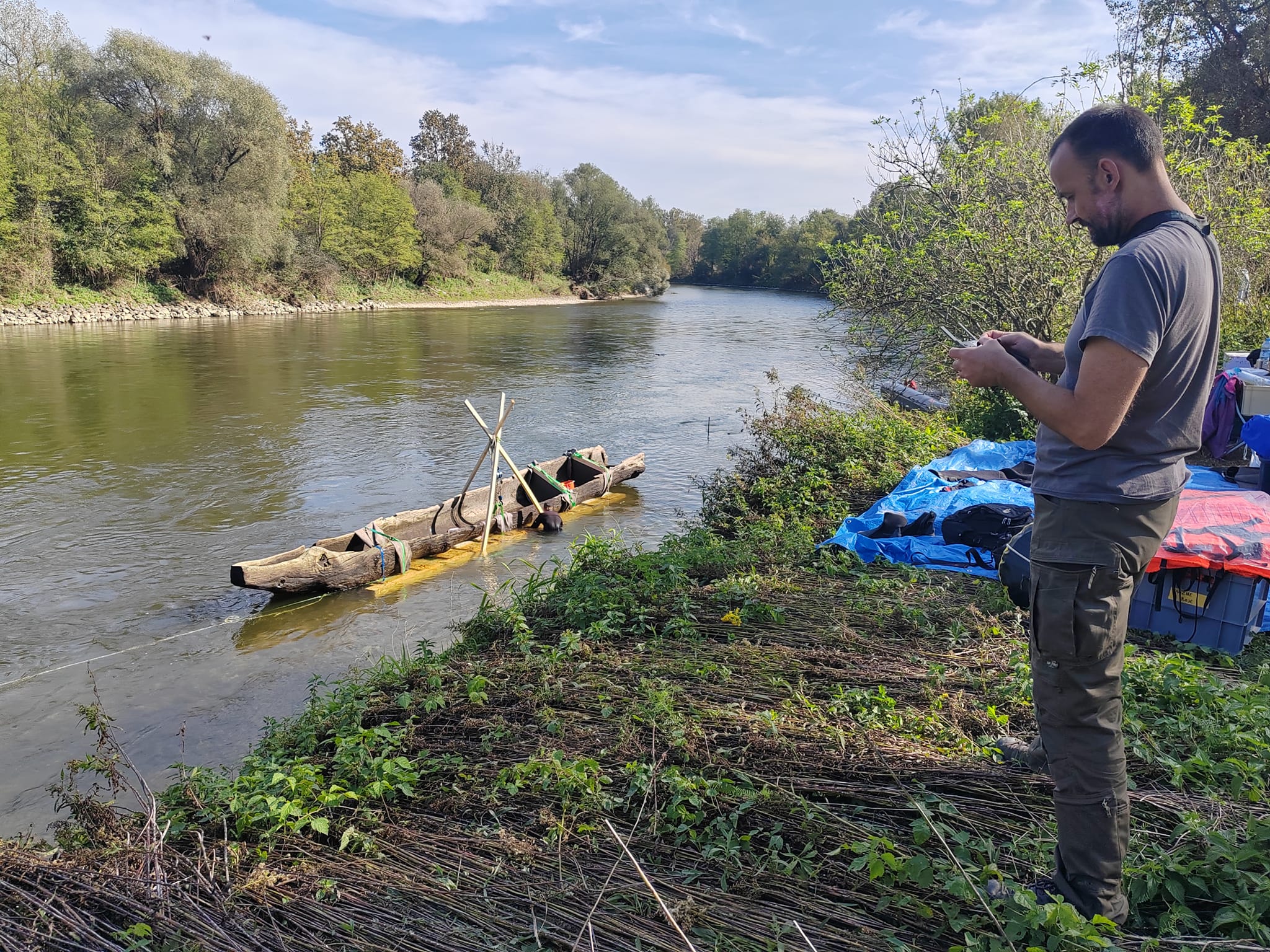 Projekt Navis - Včeraj smo z našim rimskodobnim deblakom in s pomočjo ...