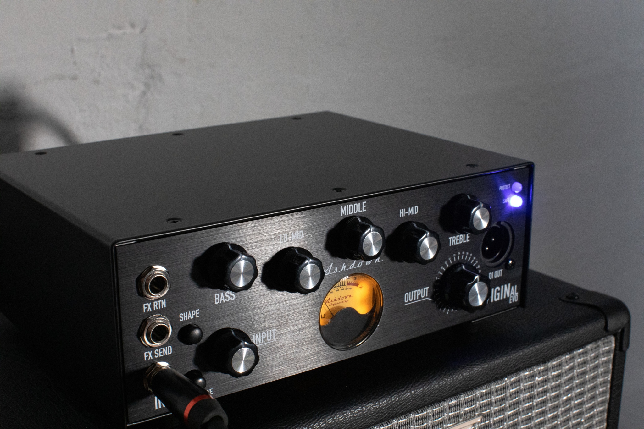 The Ashdown Mini-Rig is a 250w solid state bass head and 2x10