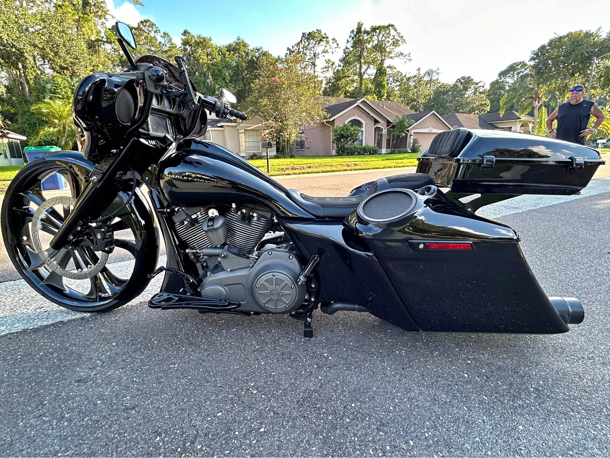 Electric Center Stand For Harley Road Glide/Street Glide Bagger (2017-2025 Touring Models) - Black, TCMT