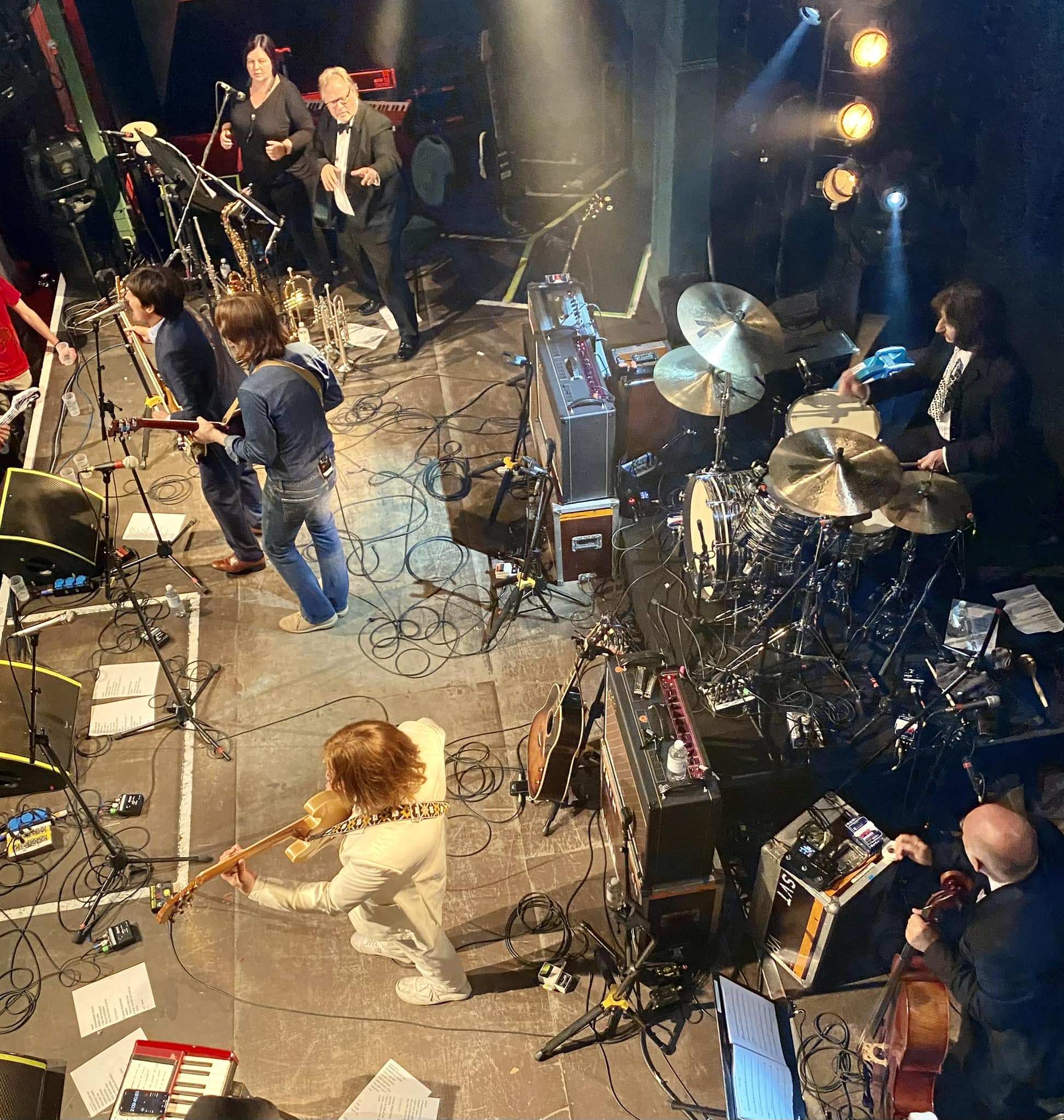 Bootleg Beatles - Think we need a cable tidy!