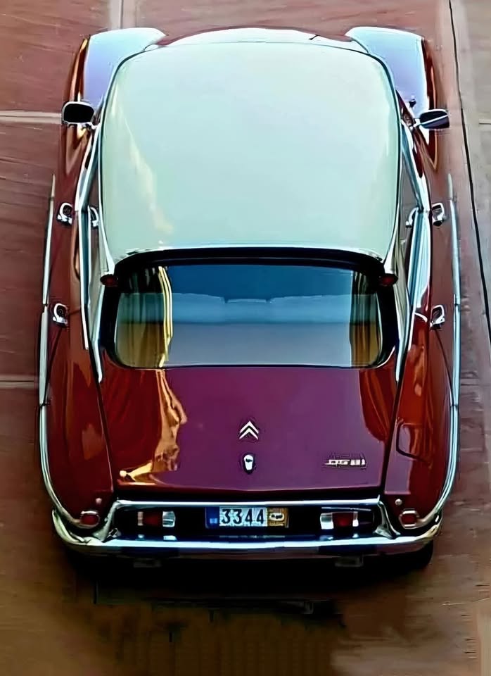 Classic - https://classicoldcarsstory.blogspot.com/2025/08/citroen-ds ...