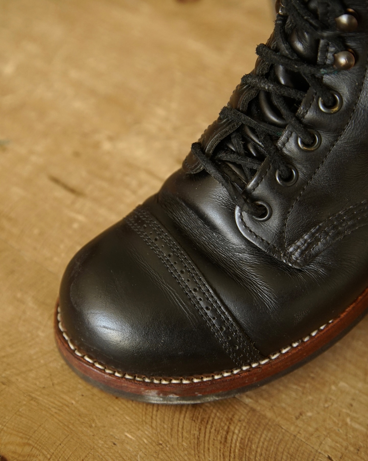Archives Monday: Today with a very rare 4618 Red Wing X Nigel