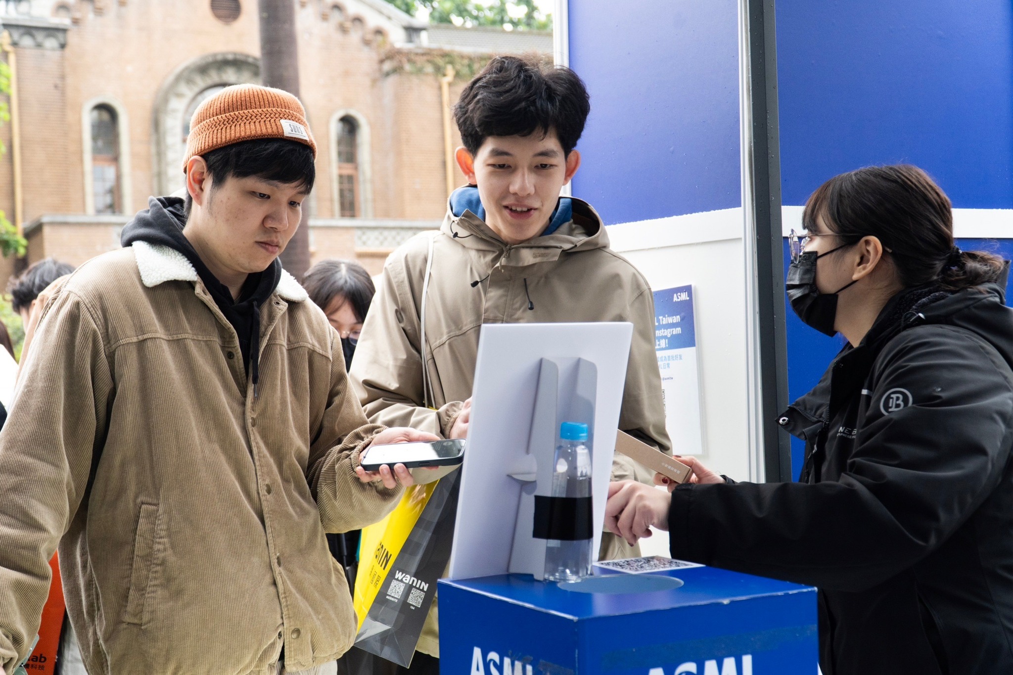 ASML - 【2024 ASML 校園巡迴活動｜校招開跑啦！】 ASML 2024...