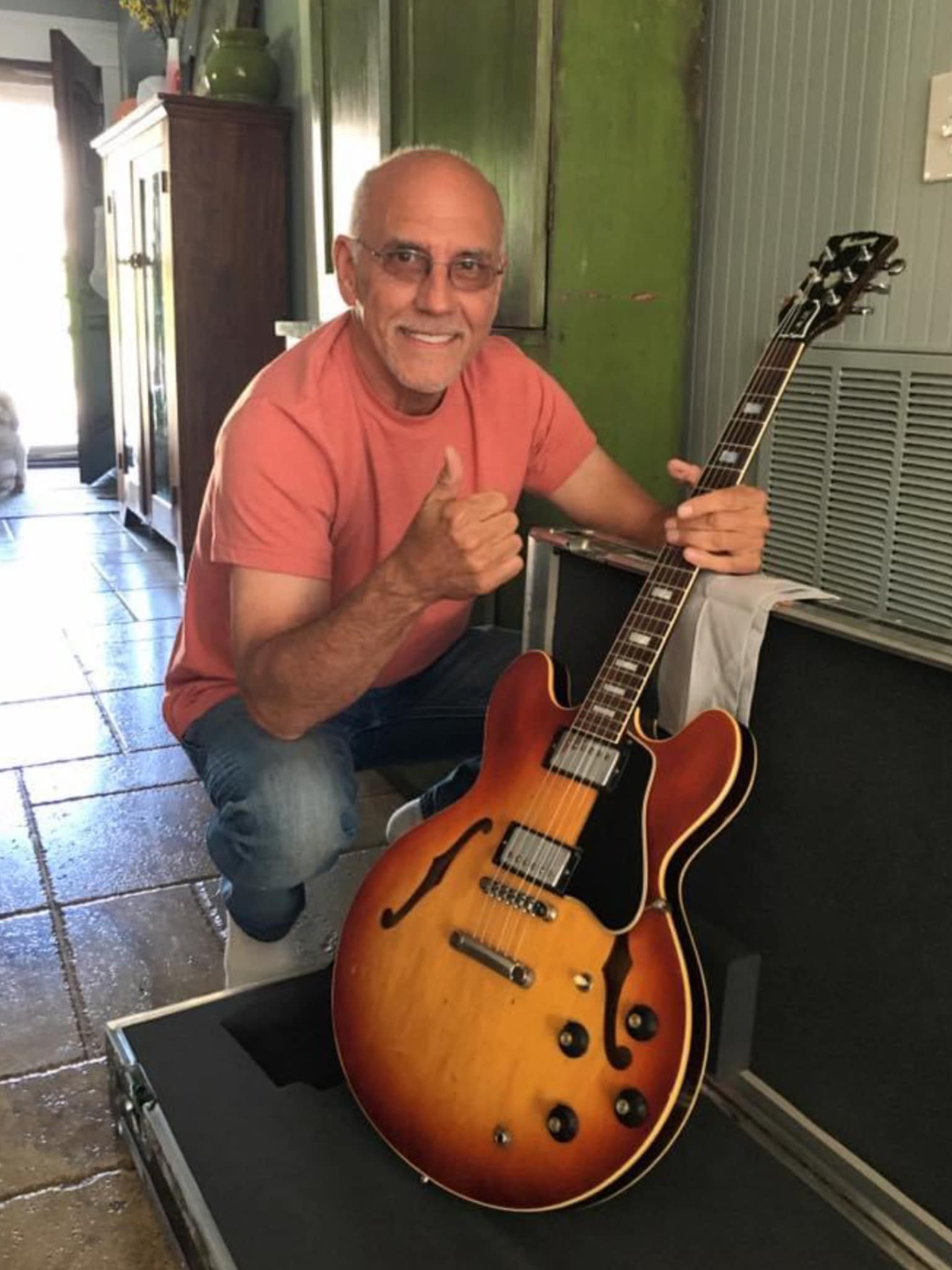 Larry Carlton with his Gibson ES 335 ?