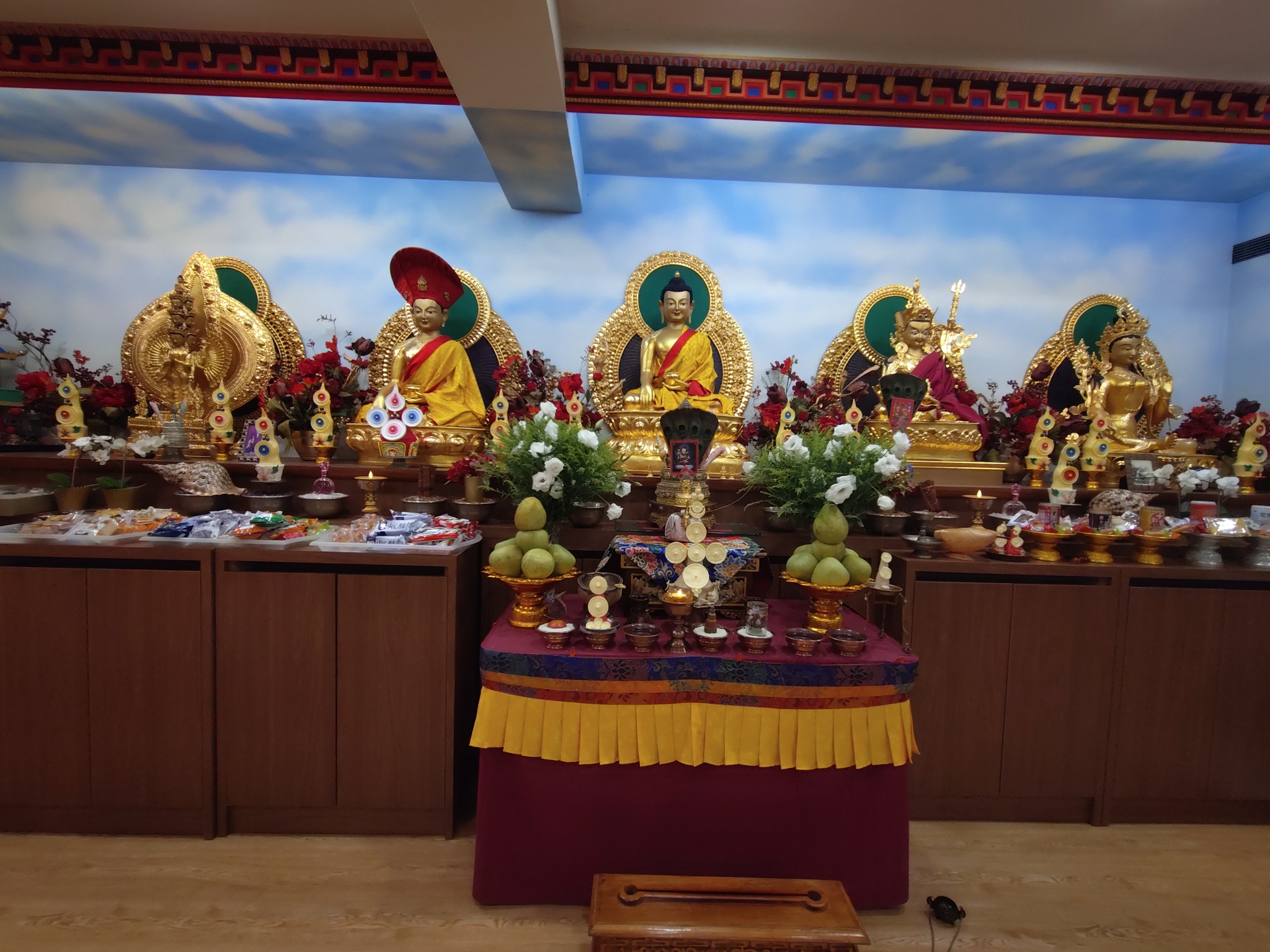 台北市巴麥佛學會ཐེ་ཝན་ལྷོ་དཔལ་མེ་དགོན་པའི་ཆོས་ཚོགས། - 勝利幢：又稱金幢、寶幢、藏語稱為“堅參”，象徵著修 ...