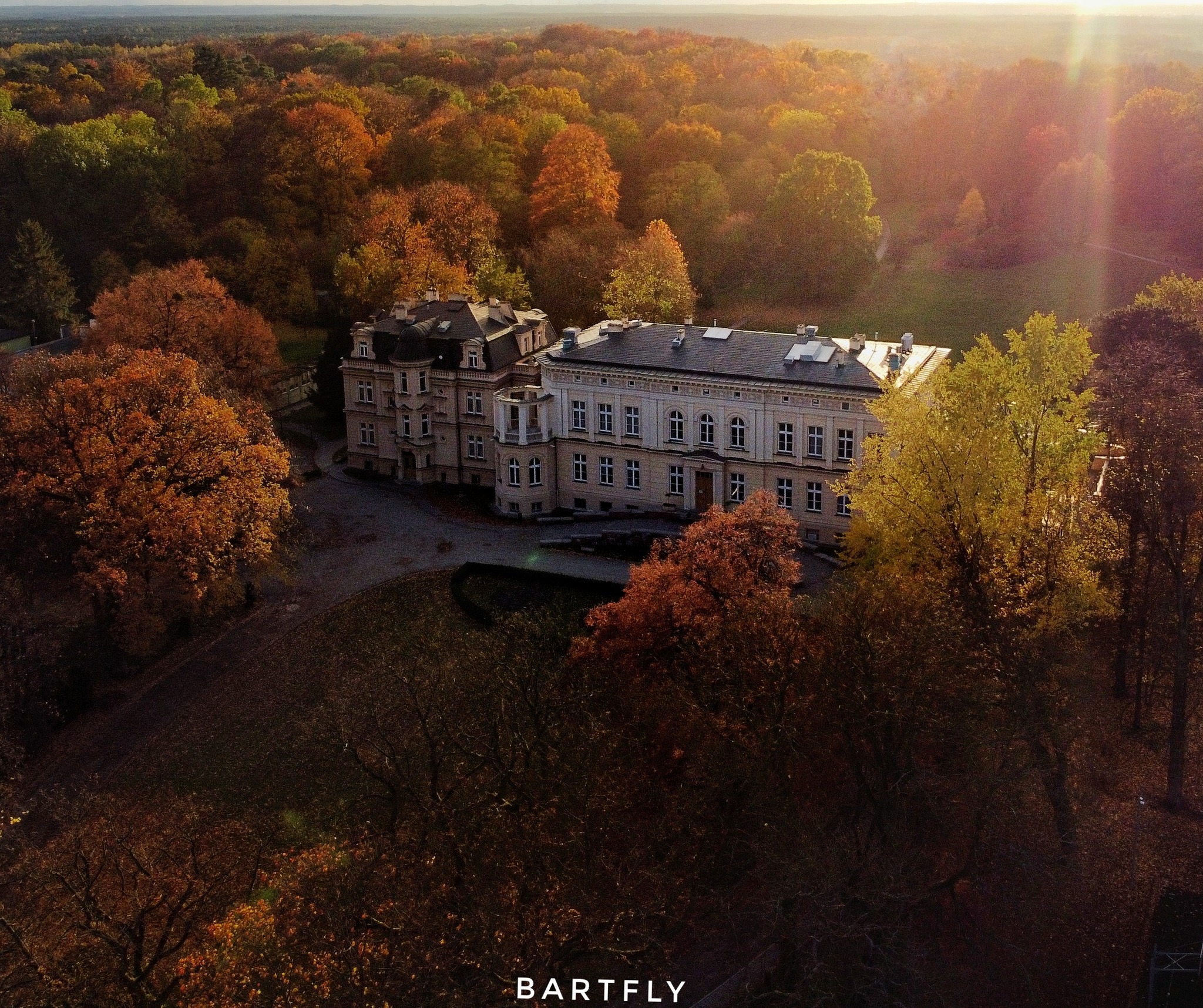 BartFly - Zespół Pałacowo-Parkowy w Ostromecku 🍁🍂☀️ Nowy Pałac ...