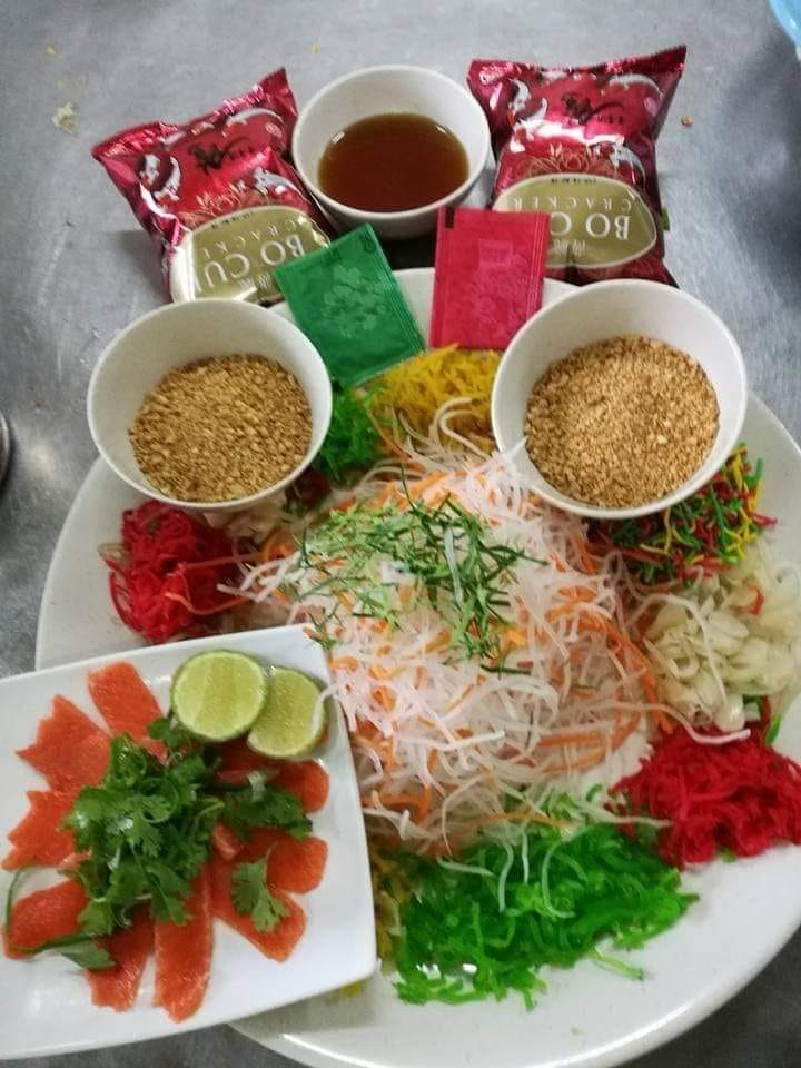 廉明新政 - . 捞生 @之 聚餐的重头戏 新年聚餐，少不了捞生。 捞生，越来越普遍，是马來西亞华人欢度农历新年的特色贺年食品。聚餐合力将菜肴 ...