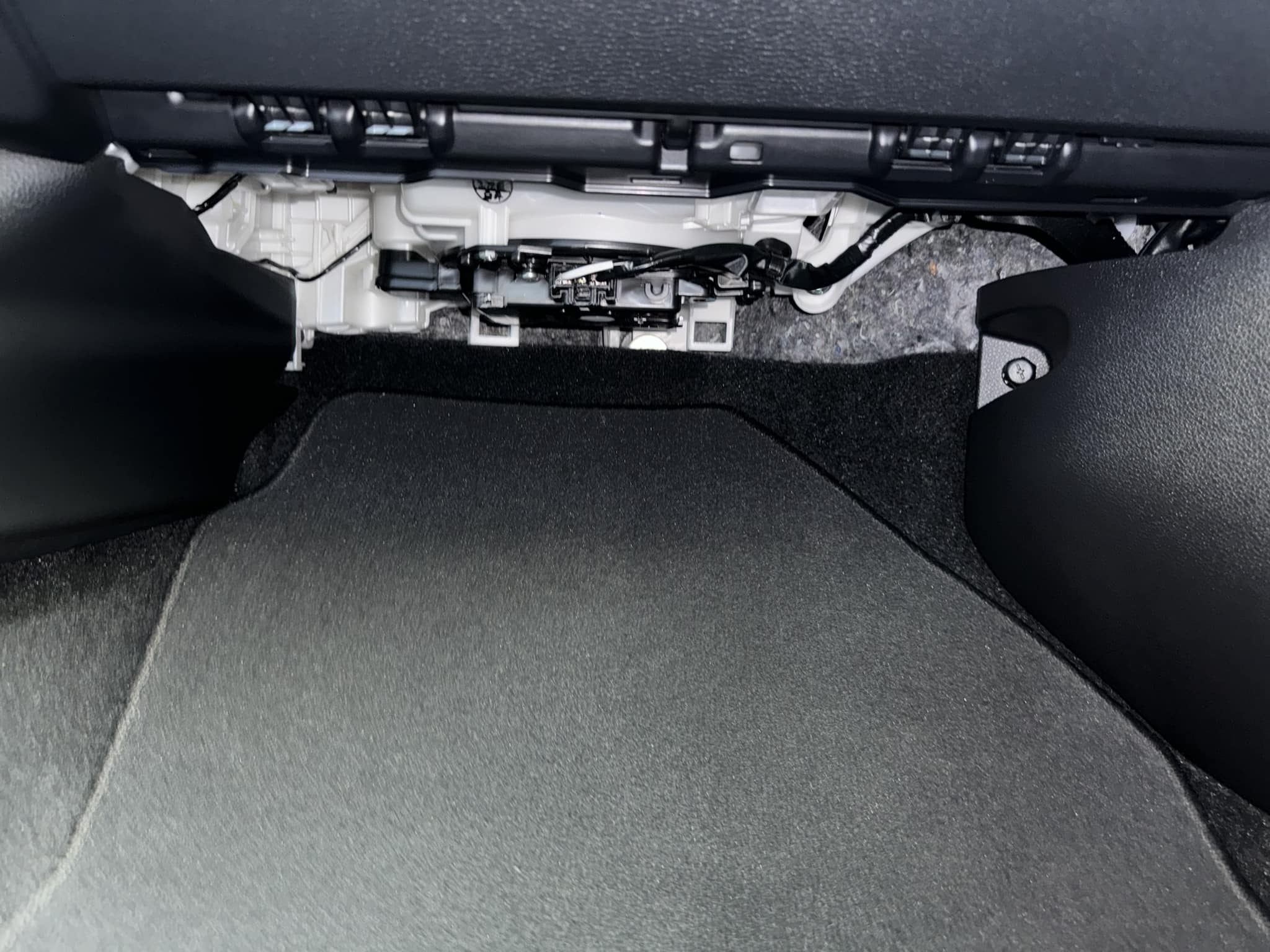 Covercraft DashMat Custom Dash Cover – Fits 2007-2009 Kia Amanti (Black Carpet)