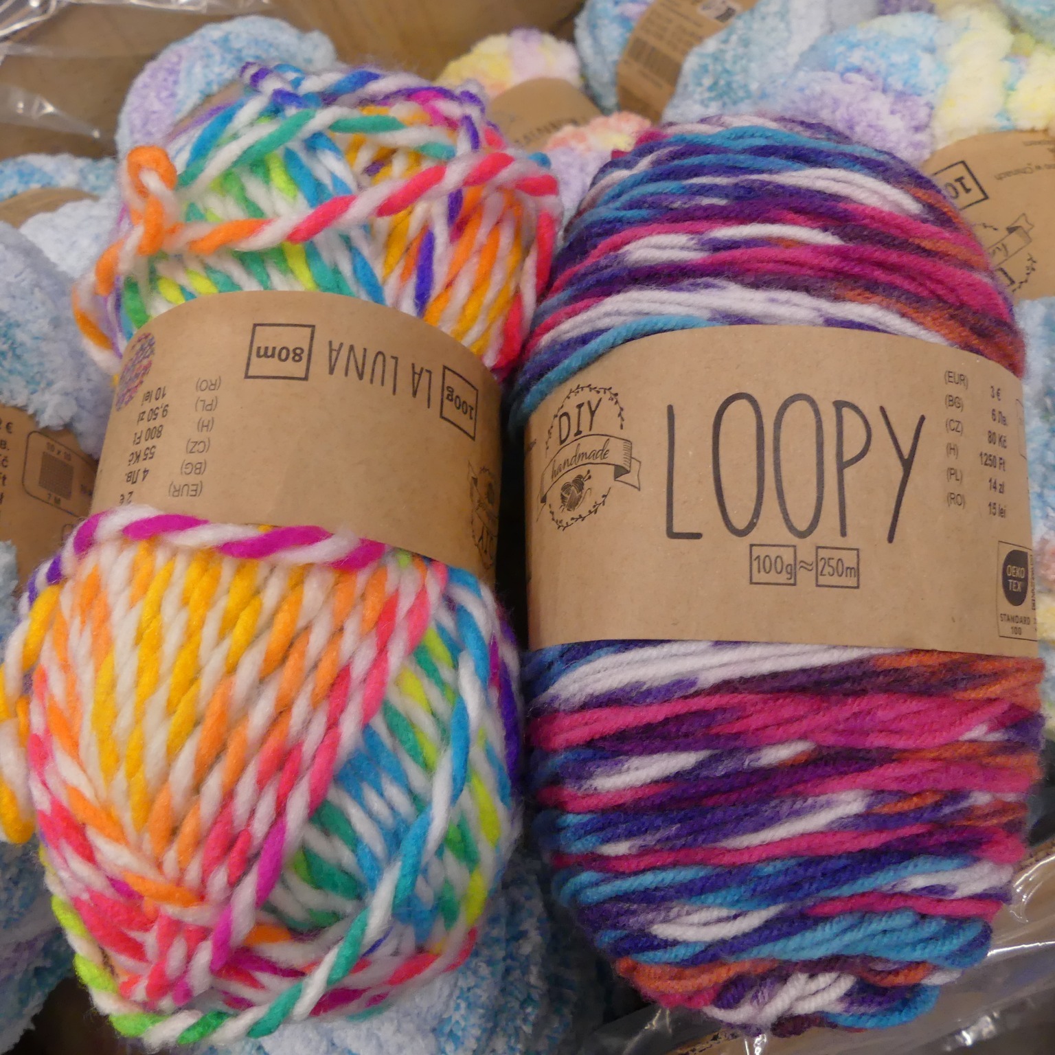 Wolle günstig kaufen bei TEDi 🧶🧤🧦 Wow! 🤩 Äußerst facettenreich für die unterschiedlichsten Strick- und Häkelprojekte! Und Zubehör für deine Handarbeit gibt es hier auch. 🪡🧵✂️