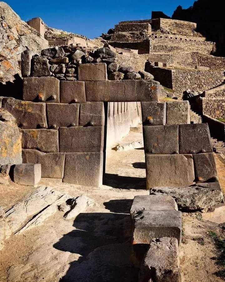 Archeology - 📷 Inca Stone Gateway At Ollantaytambo, Sacred Valley Of ...