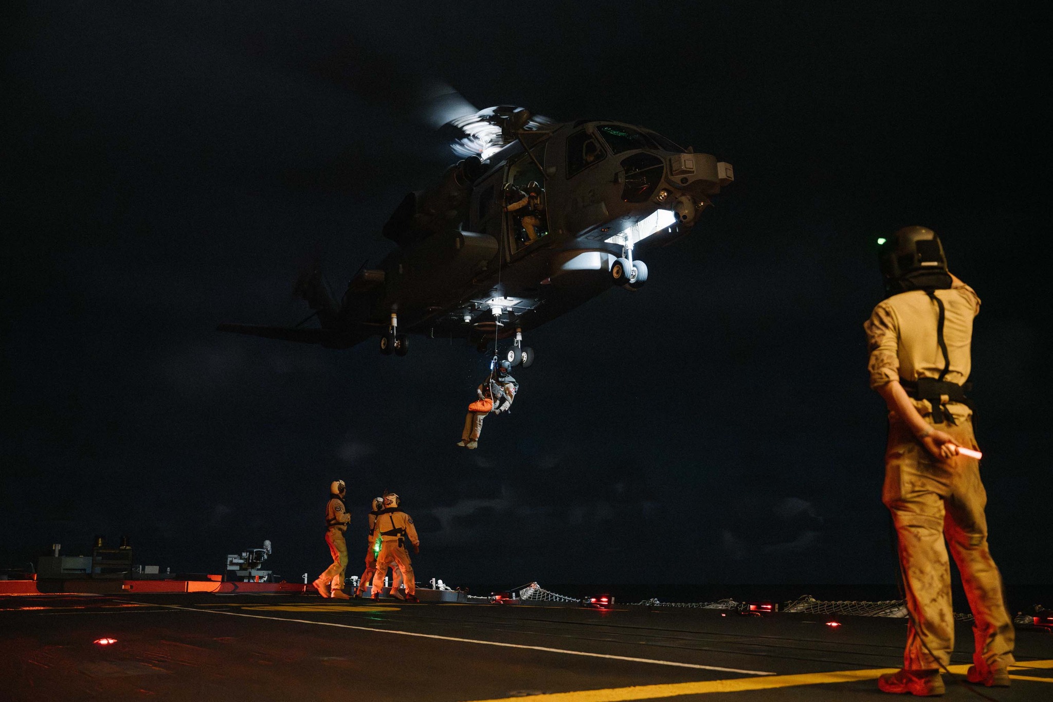 Ready - HMCS VILLE DE QUEBEC'S CH-148 Cyclone, Avalanche, conducts deck ...