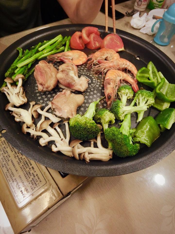 Ritz's - Po了這些照片朋友都指定要來我家BBQ了!!!! 這是朋友送我的烤盤,沒想到BBQ居然可以無煙無油 有小孩的爸媽應該知道帶 ...