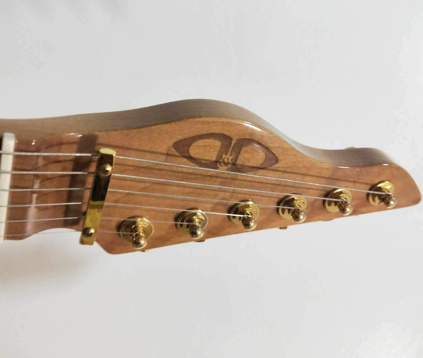 whatif reverse headstock? 😍😍😍 D&D Custom Guitars x Limparch