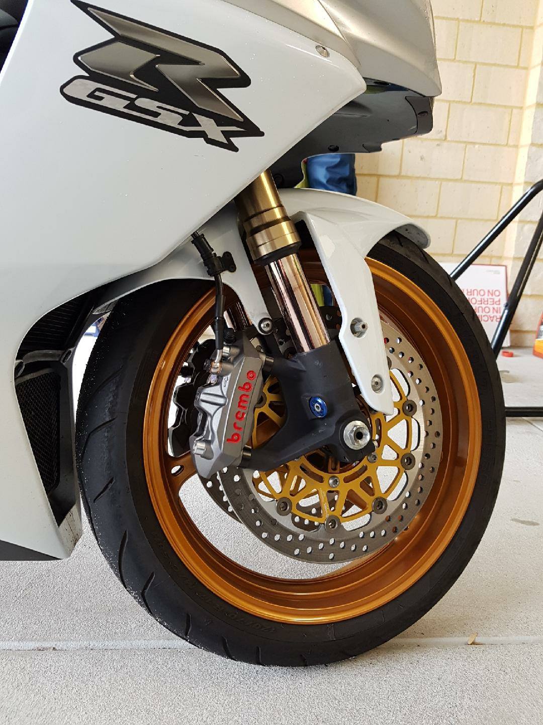 Upgraded Suzuki GSXR1000 with Brembo and Hel callipers